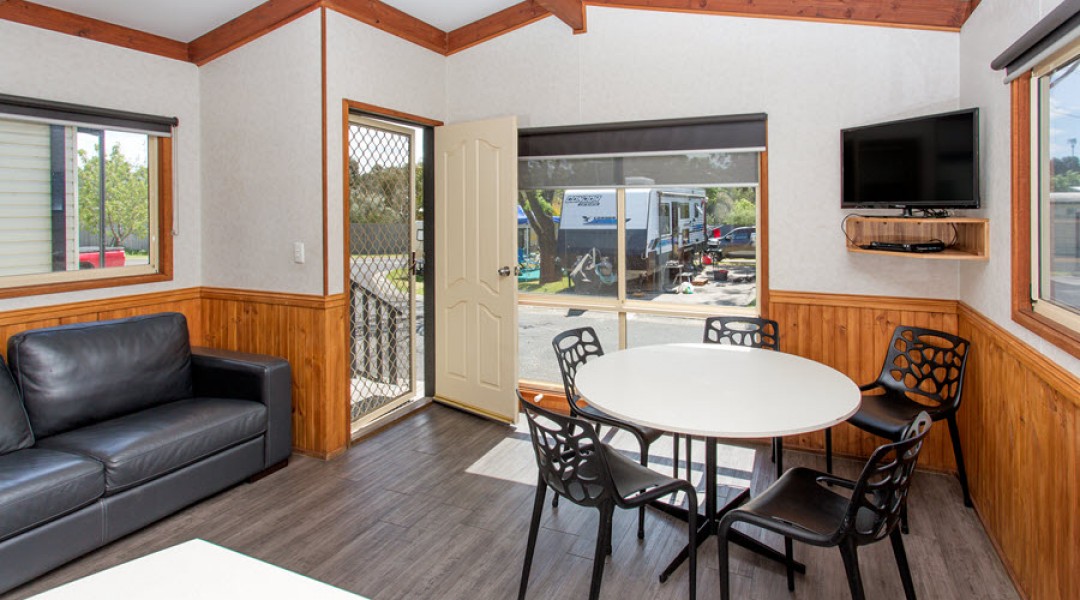BIG4 Melbourne Accommodation Two Bedroom Holiday Unit 6 berth 900px 01
